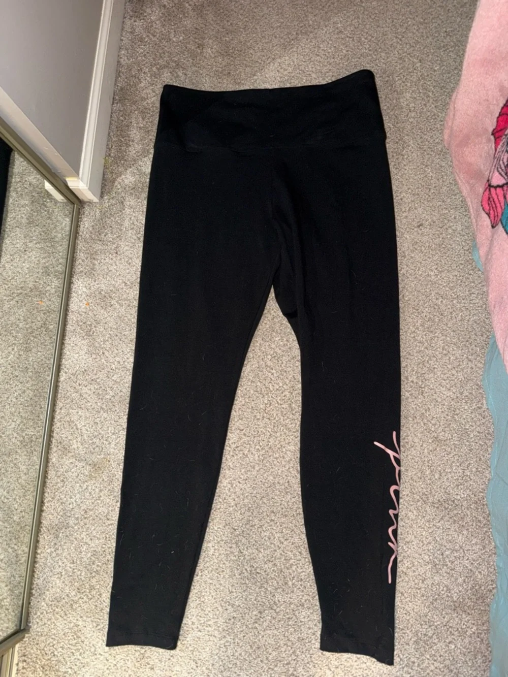🏷️NWT PINK Victoria's Secret Black Leggings with Pink Logo size XL - Picture 3 of 4